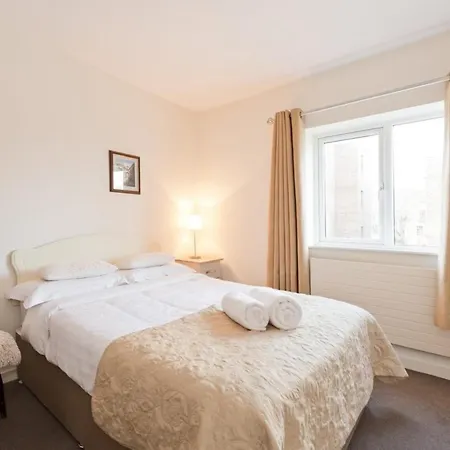 Superb Central Apartment In D4 דירה *