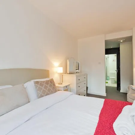 Superb Central Apartment In D4 * דבלין