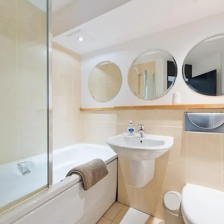 Superb Central Apartment In D4 דבלין