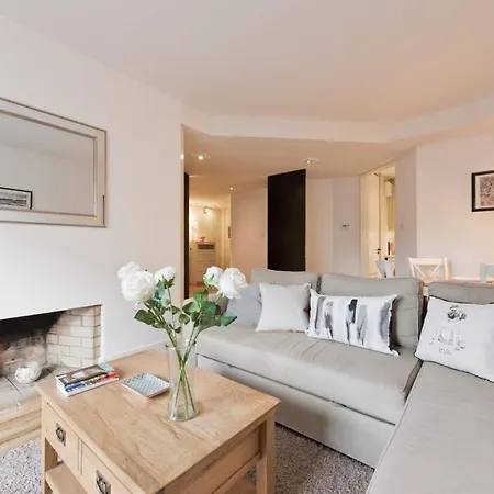 Superb Central Apartment In D4 Apartament