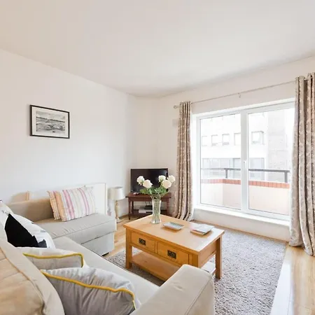Superb Central Apartment In D4 * דבלין